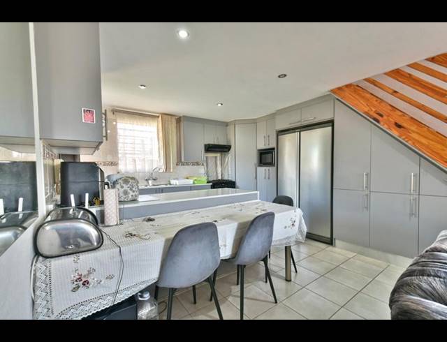 2 BEDROOM HOUSE FOR SALE IN RADIOKOP